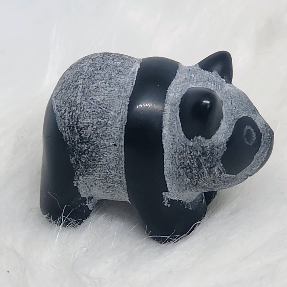 Black Obsidian Panda Figurine – Hand Painted Crystal Animal Carving Decor 🐼✨